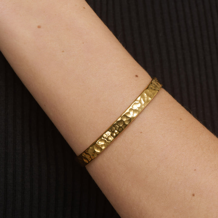 Claudia - Hamrat Bangle Armband Rostfritt Stål