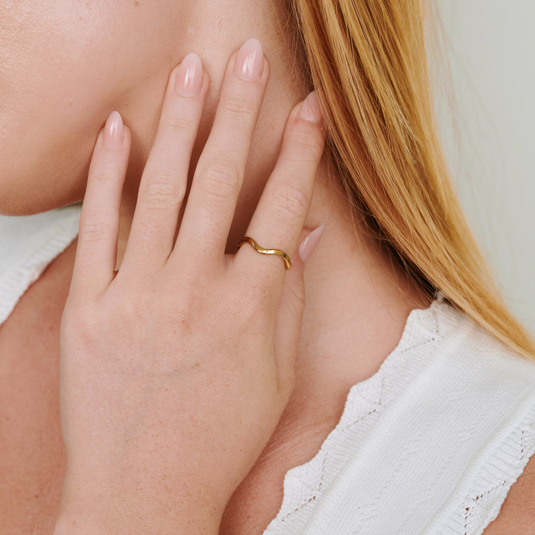 Johanna - Aaltomainen Sormus Ruostumattomasta Teräksestä