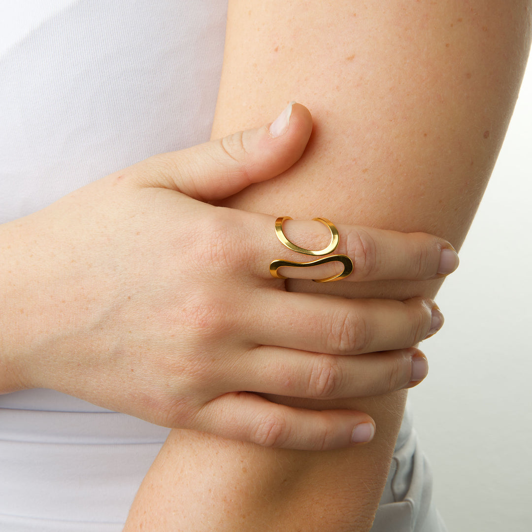 Minou - Abstrakti Sormus Ruostumattomasta Teräksestä