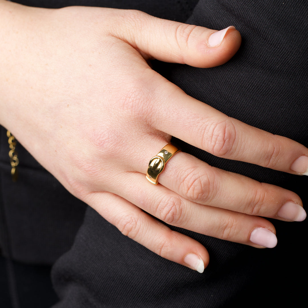 Ayla - Kultasormus ruostumattomasta teräksestä