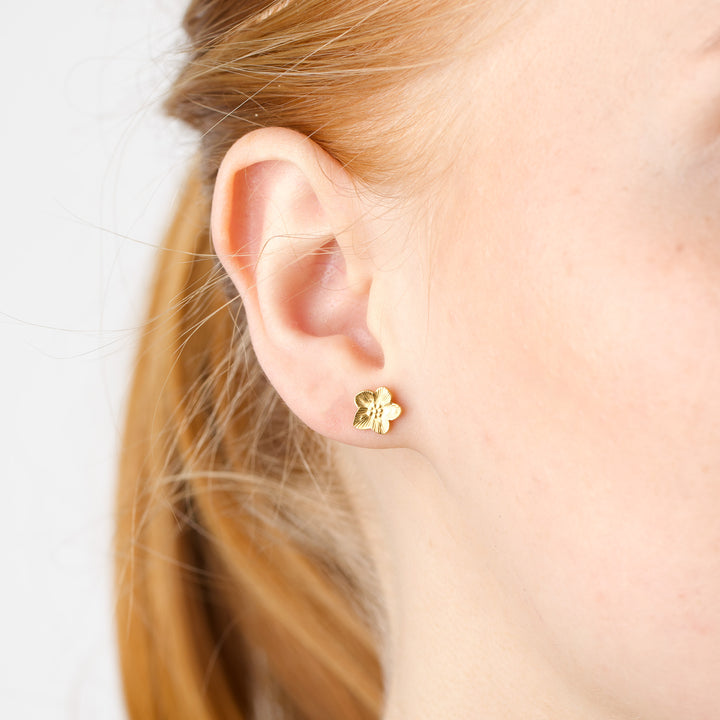 Sadia - Kukka nappikorvakorut ruostumattomasta teräksestä