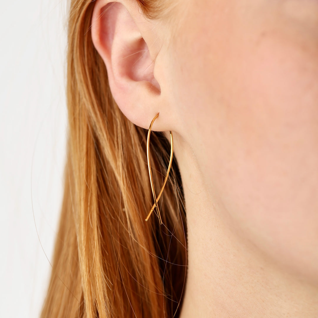 Zephyr - Langallinen lenkkikorvakorut ruostumattomasta teräksestä