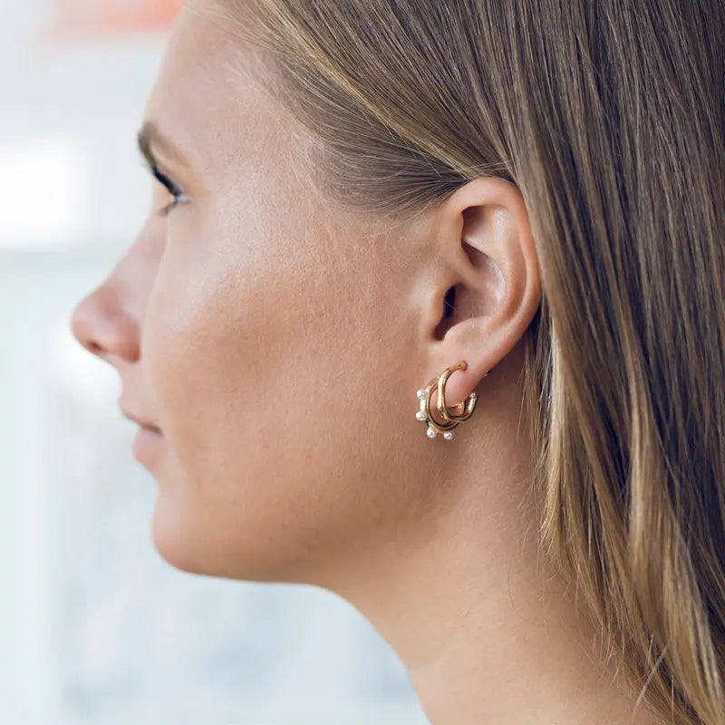 Pienet vanteet, joissa yksi helmi