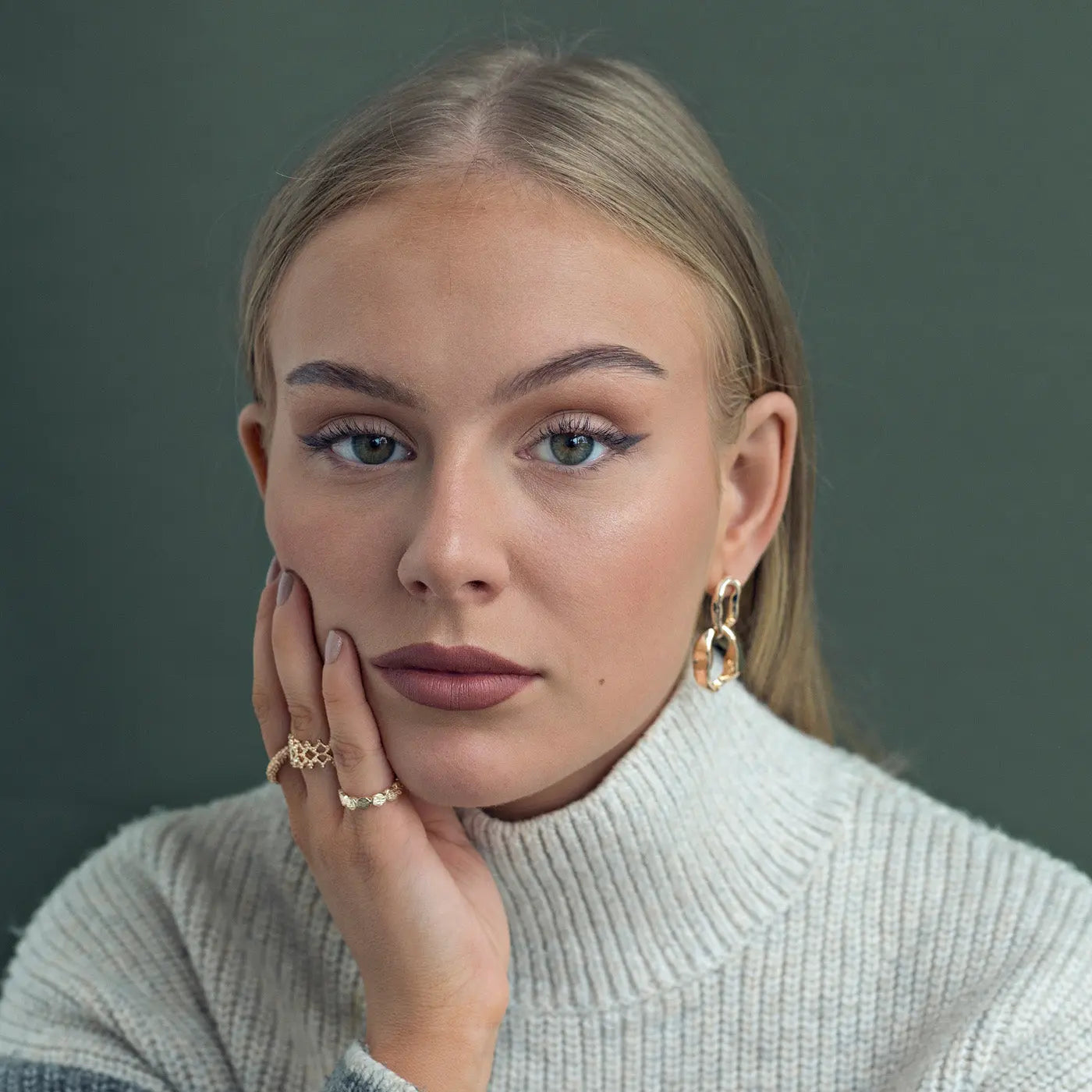 Luonnonmukaiset Double Hoop korvakorut