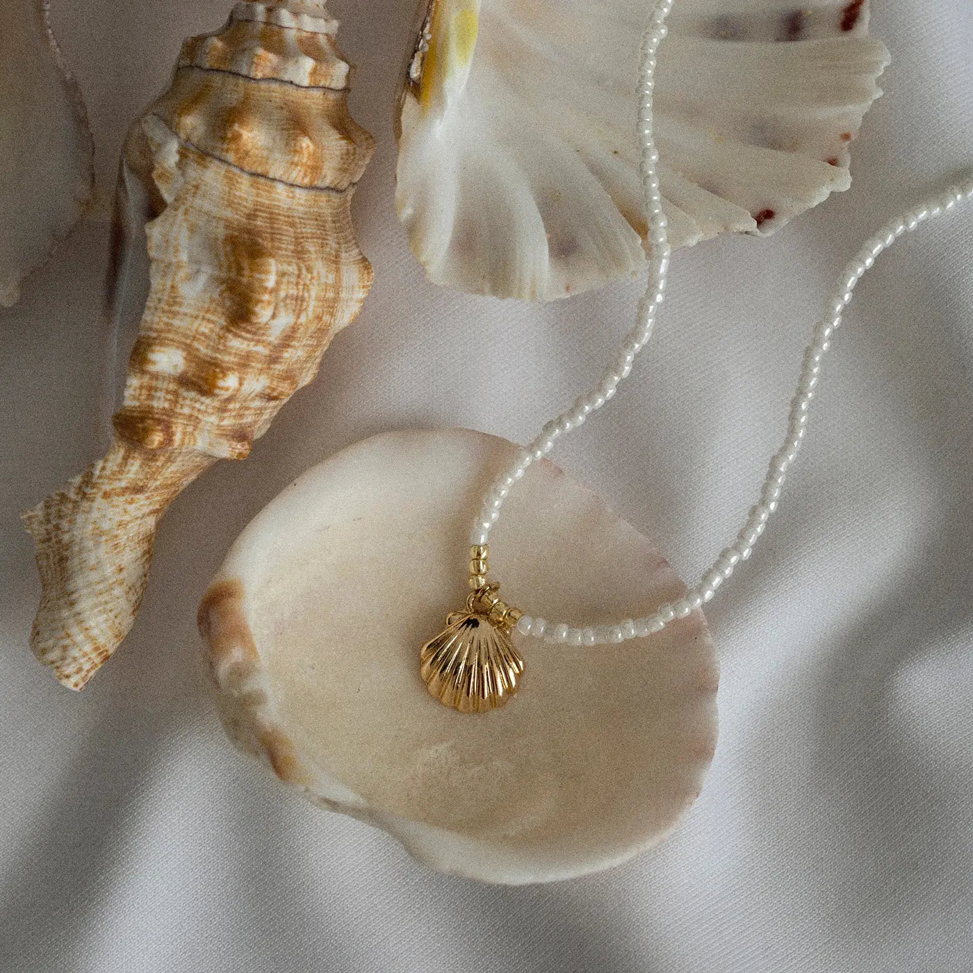 Beads with Mermaid Shell Necklace - White