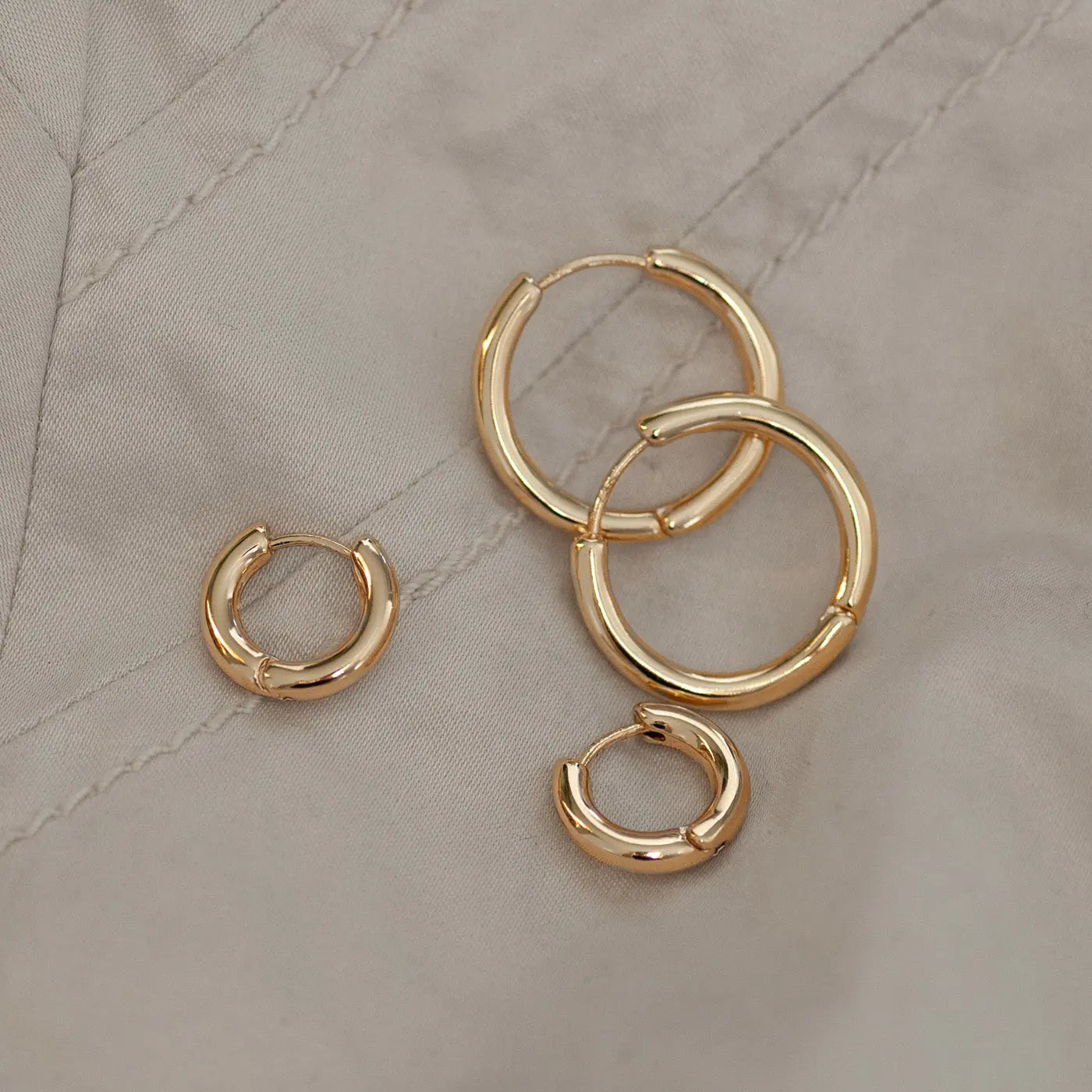 Basic Medium Hoop korvakoru - kultaa