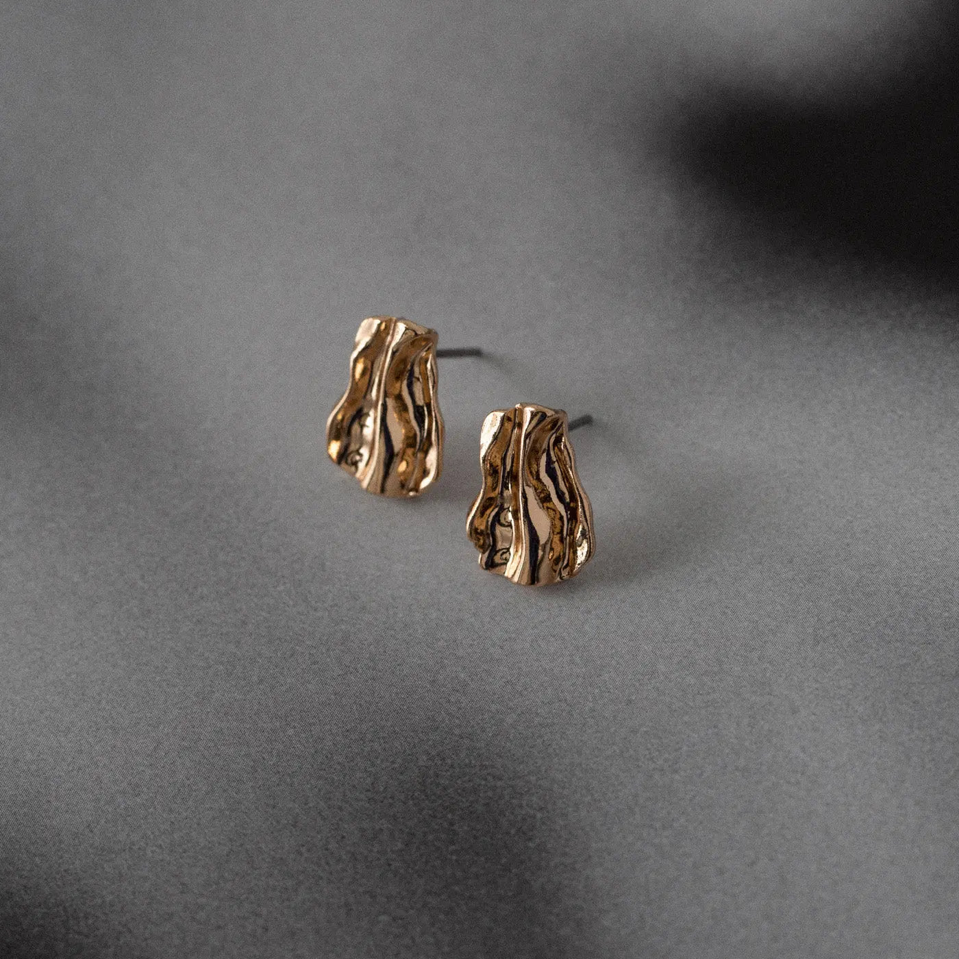 Elsie - Elegant Texture Stud Korvakorut