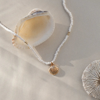 Ellie - Mermaid Shell White Beads kaulakoru